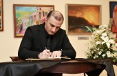 დავით გაბაიძემ თურქეთის გენერალურ საკონსულოში გახსნილ სამძიმრის წიგნში ჩანაწერი დატოვა