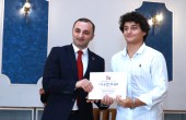 დავით გაბაიძემ და დავით ბაციკაძემ გამარჯვებული მოსწავლეები დააჯილდოვეს